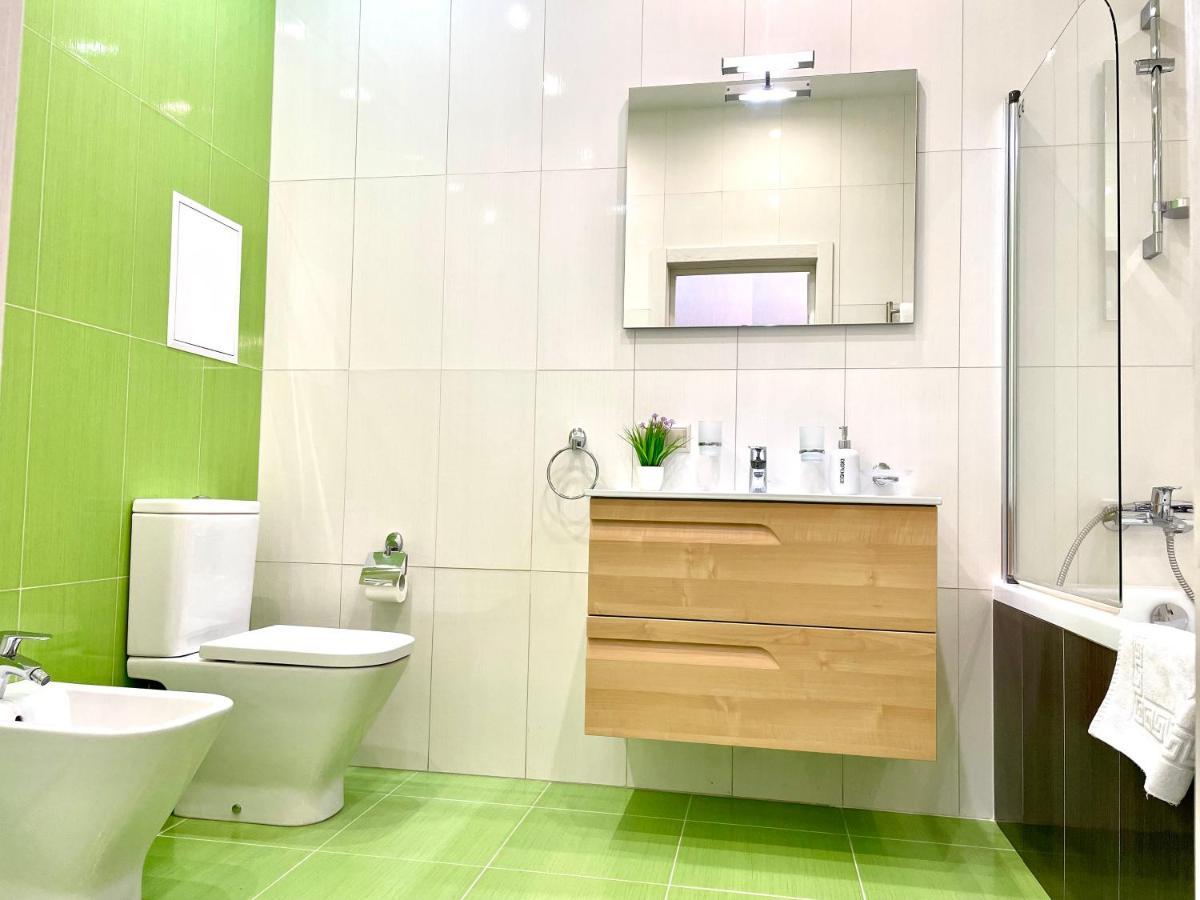 Navit Luxury Apartments With Breakfast Near The Railway Station, The City Center And The Park Kiev Buitenkant foto