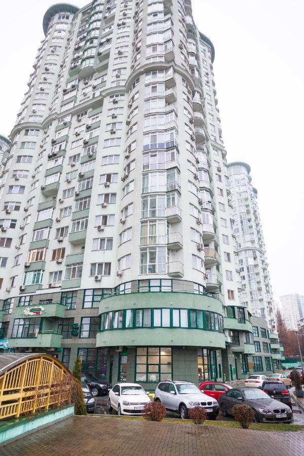 Navit Luxury Apartments With Breakfast Near The Railway Station, The City Center And The Park Kiev Buitenkant foto