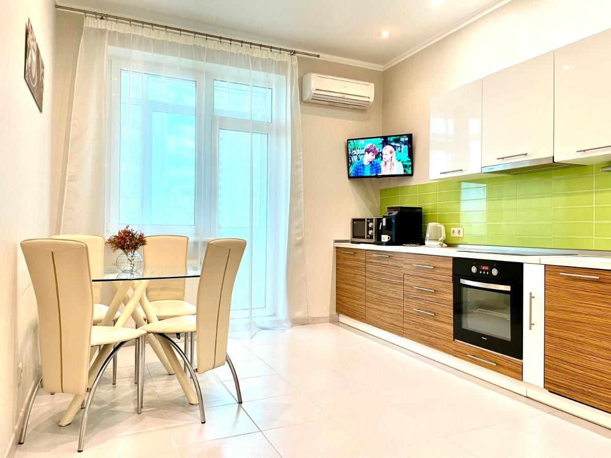 Navit Luxury Apartments With Breakfast Near The Railway Station, The City Center And The Park Kiev Buitenkant foto
