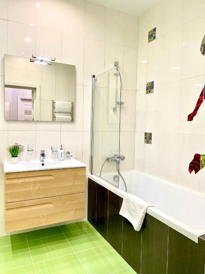 Navit Luxury Apartments With Breakfast Near The Railway Station, The City Center And The Park Kiev Buitenkant foto