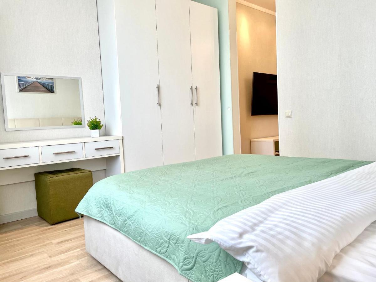 Navit Luxury Apartments With Breakfast Near The Railway Station, The City Center And The Park Kiev Buitenkant foto