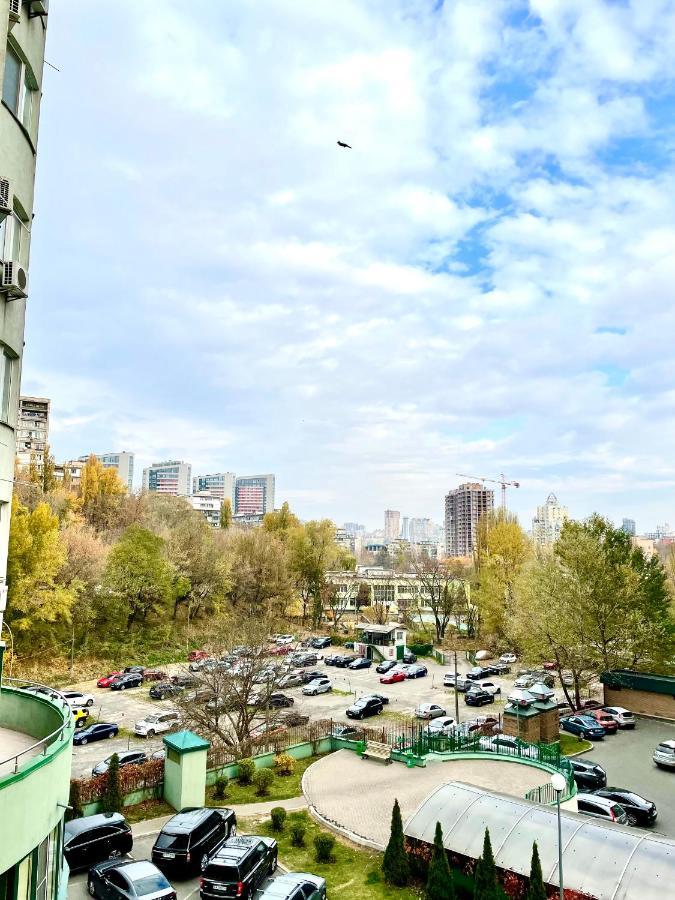 Navit Luxury Apartments With Breakfast Near The Railway Station, The City Center And The Park Kiev Buitenkant foto