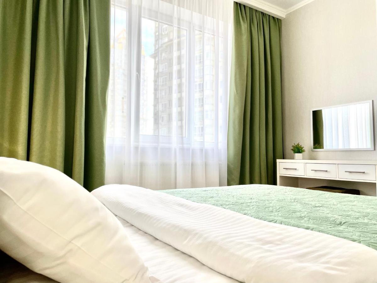 Navit Luxury Apartments With Breakfast Near The Railway Station, The City Center And The Park Kiev Buitenkant foto