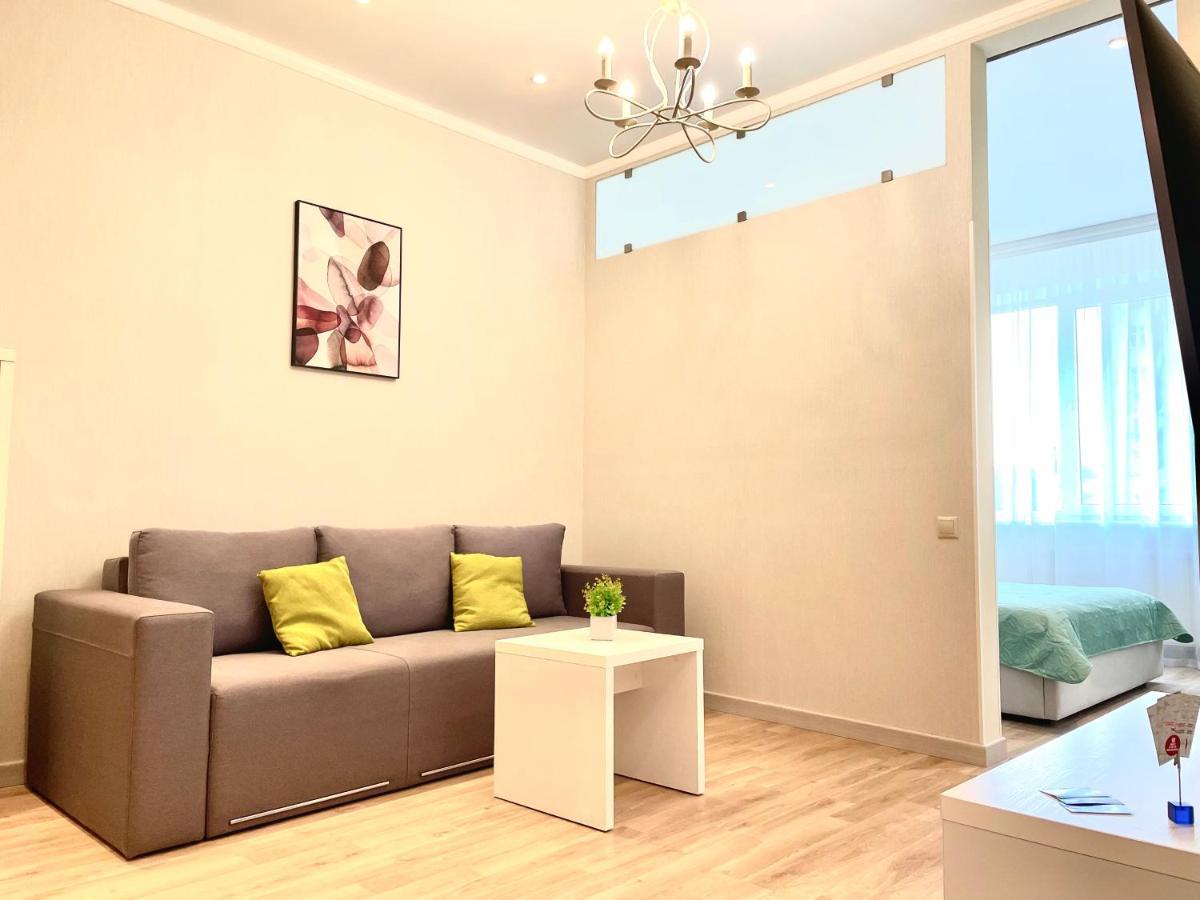Navit Luxury Apartments With Breakfast Near The Railway Station, The City Center And The Park Kiev Buitenkant foto