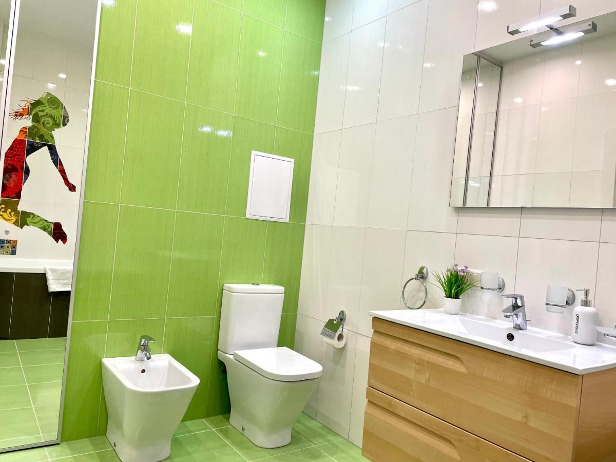 Navit Luxury Apartments With Breakfast Near The Railway Station, The City Center And The Park Kiev Buitenkant foto