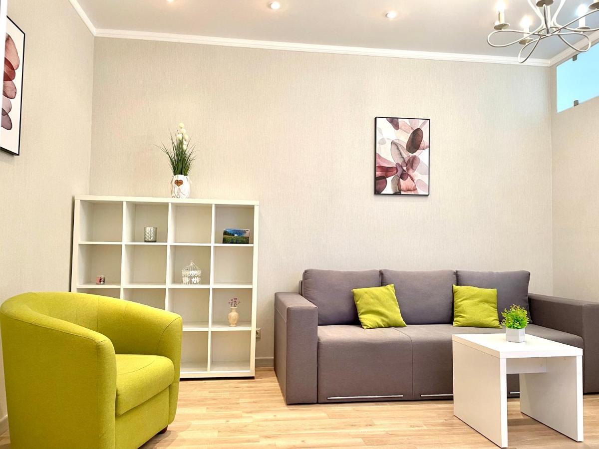 Navit Luxury Apartments With Breakfast Near The Railway Station, The City Center And The Park Kiev Buitenkant foto