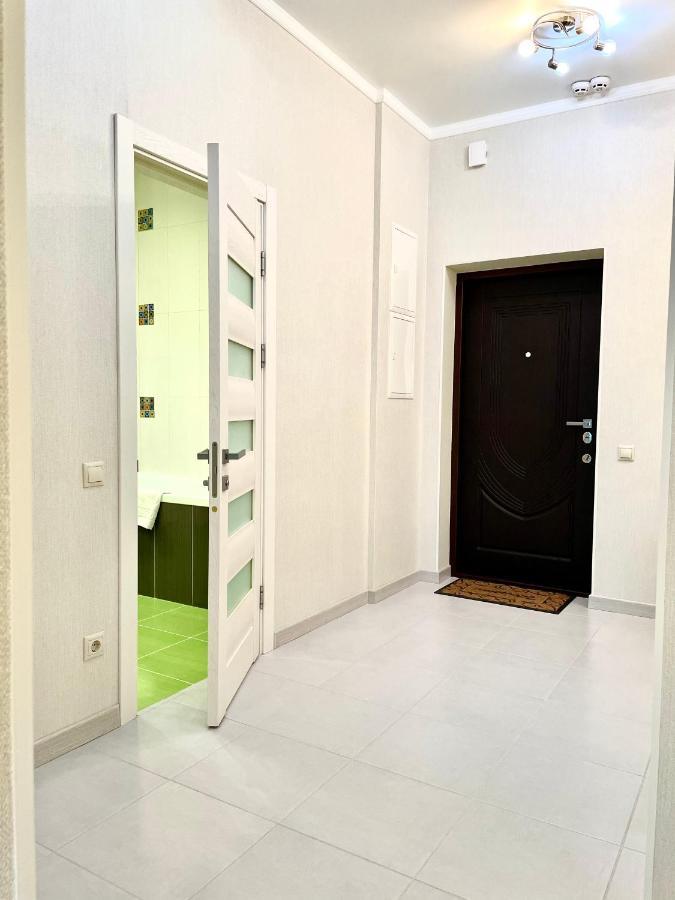 Navit Luxury Apartments With Breakfast Near The Railway Station, The City Center And The Park Kiev Buitenkant foto