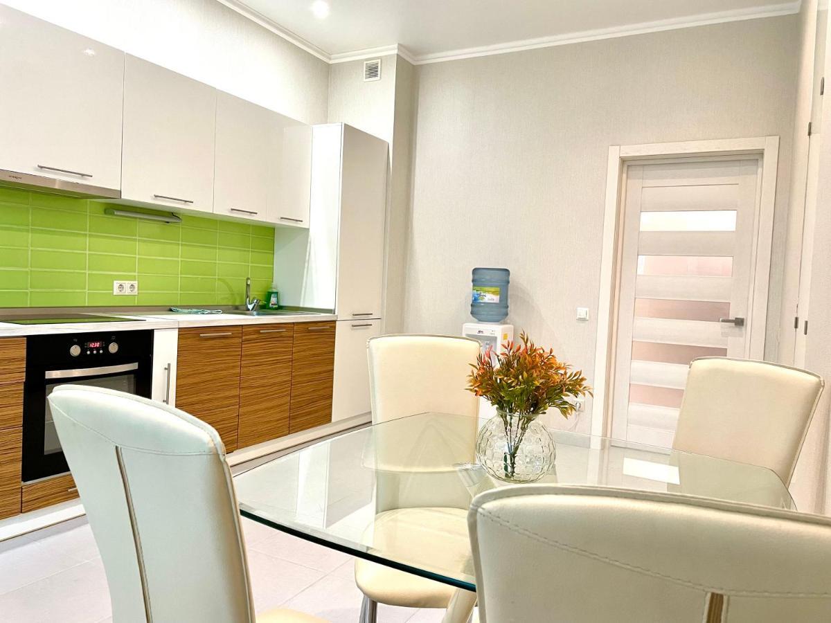 Navit Luxury Apartments With Breakfast Near The Railway Station, The City Center And The Park Kiev Buitenkant foto