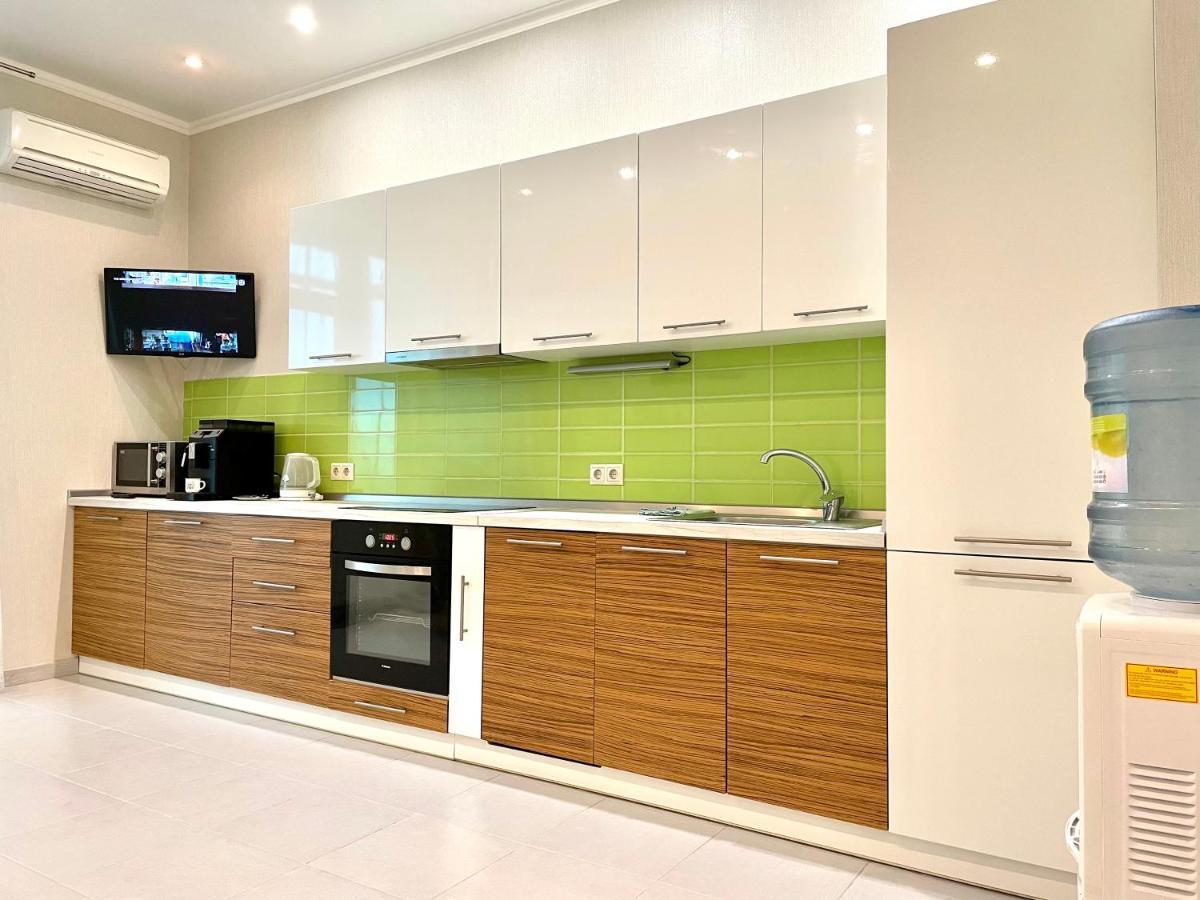 Navit Luxury Apartments With Breakfast Near The Railway Station, The City Center And The Park Kiev Buitenkant foto