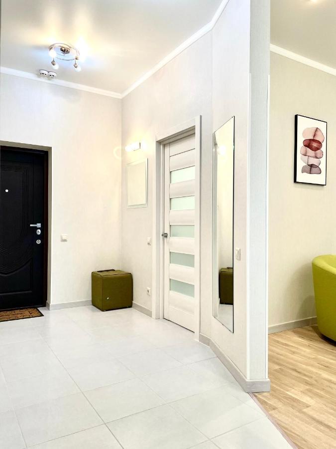 Navit Luxury Apartments With Breakfast Near The Railway Station, The City Center And The Park Kiev Buitenkant foto