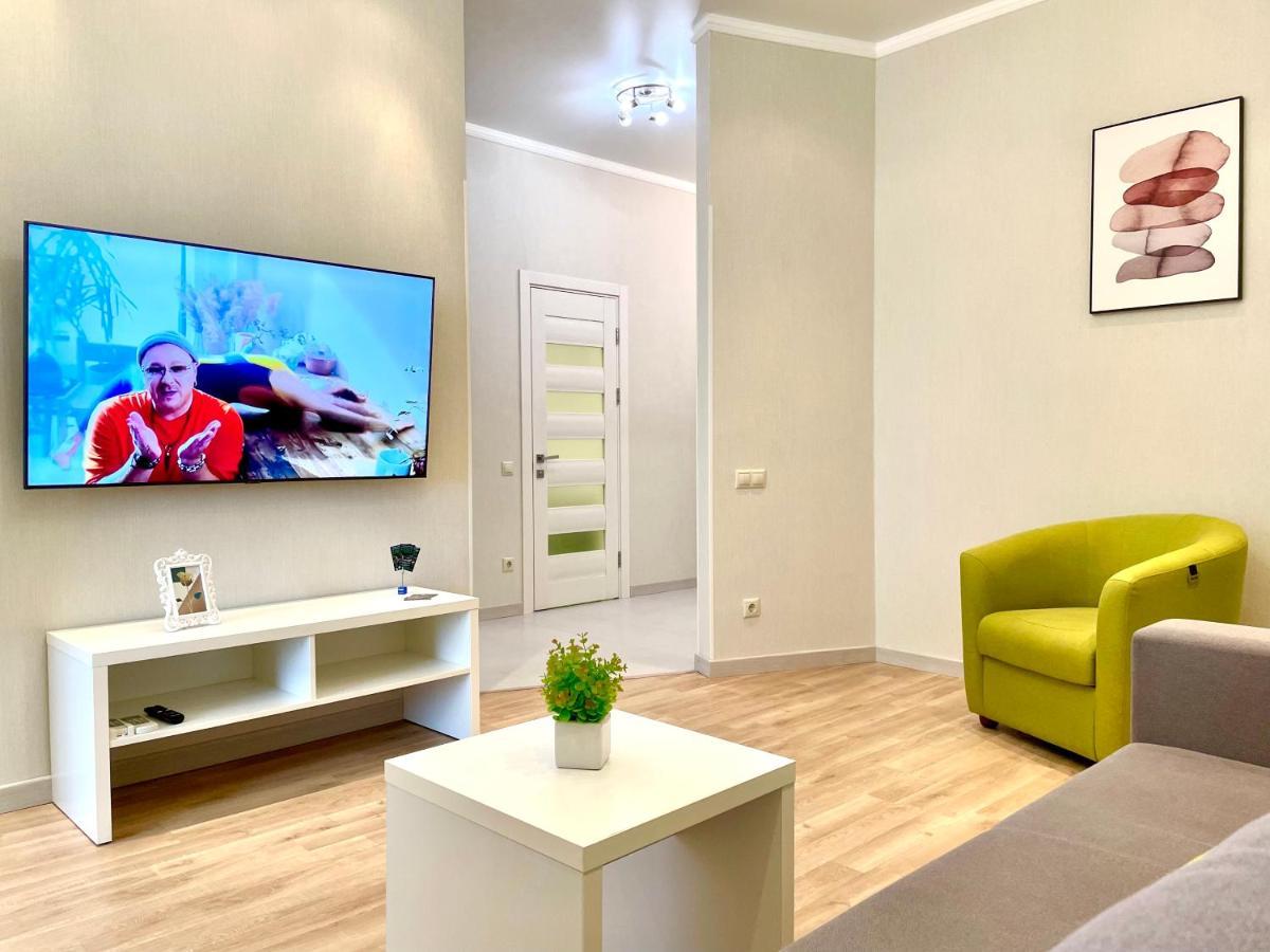Navit Luxury Apartments With Breakfast Near The Railway Station, The City Center And The Park Kiev Buitenkant foto