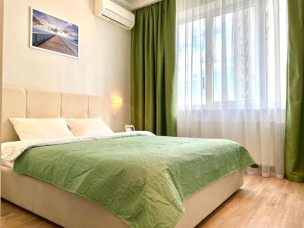 Navit Luxury Apartments With Breakfast Near The Railway Station, The City Center And The Park Kiev Buitenkant foto