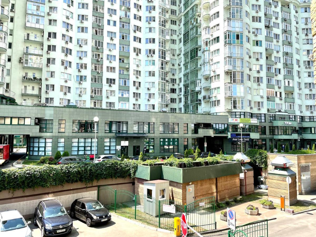 Navit Luxury Apartments With Breakfast Near The Railway Station, The City Center And The Park Kiev Buitenkant foto